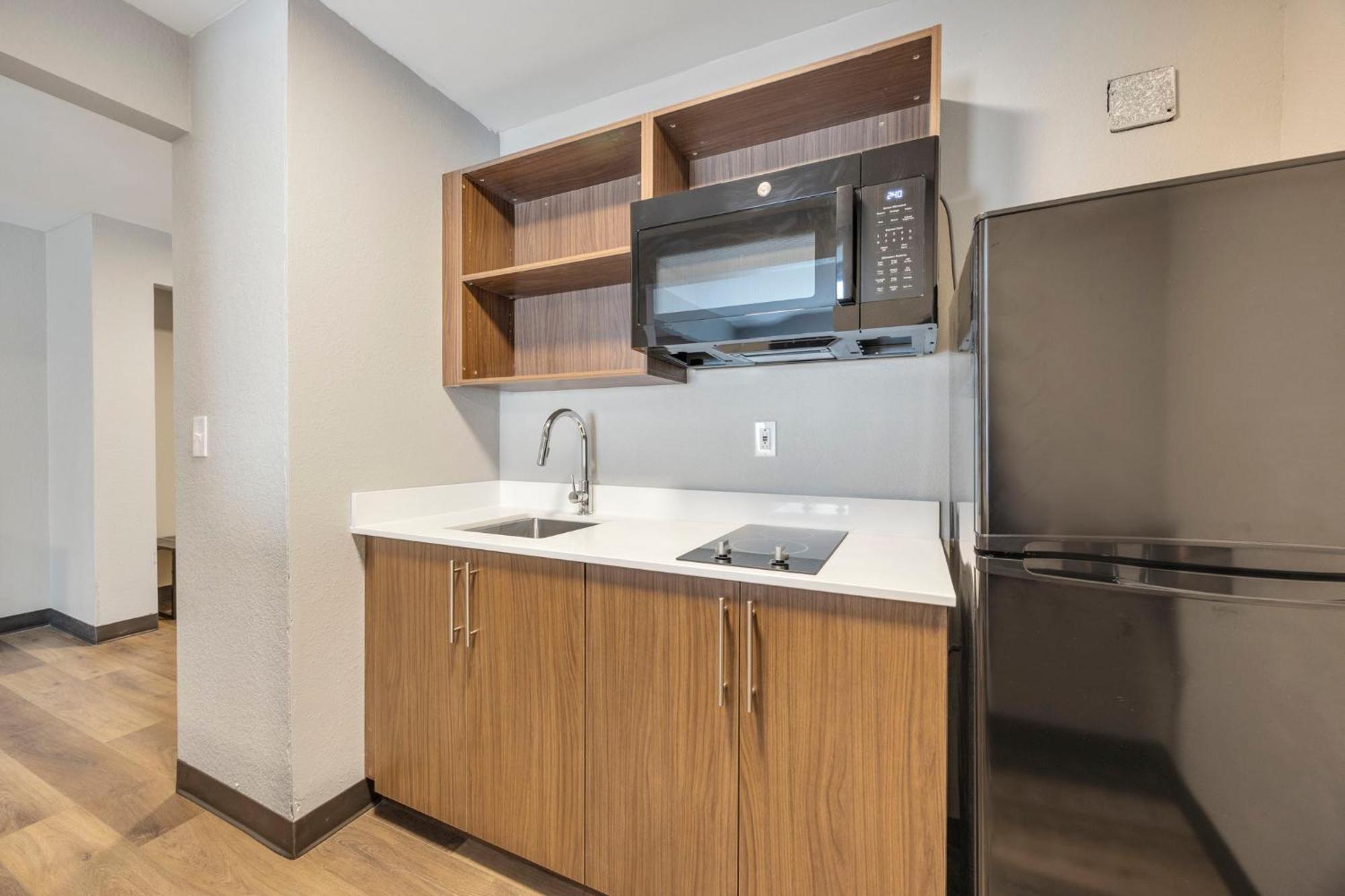 Hotel Homestay Suites