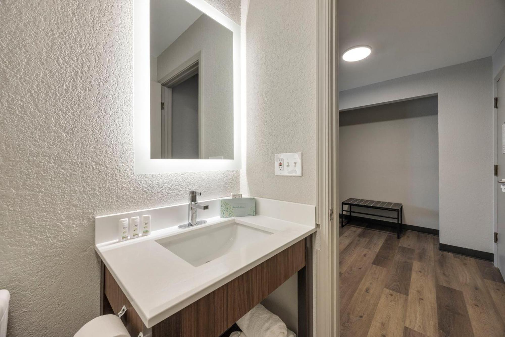 Homestay Suites