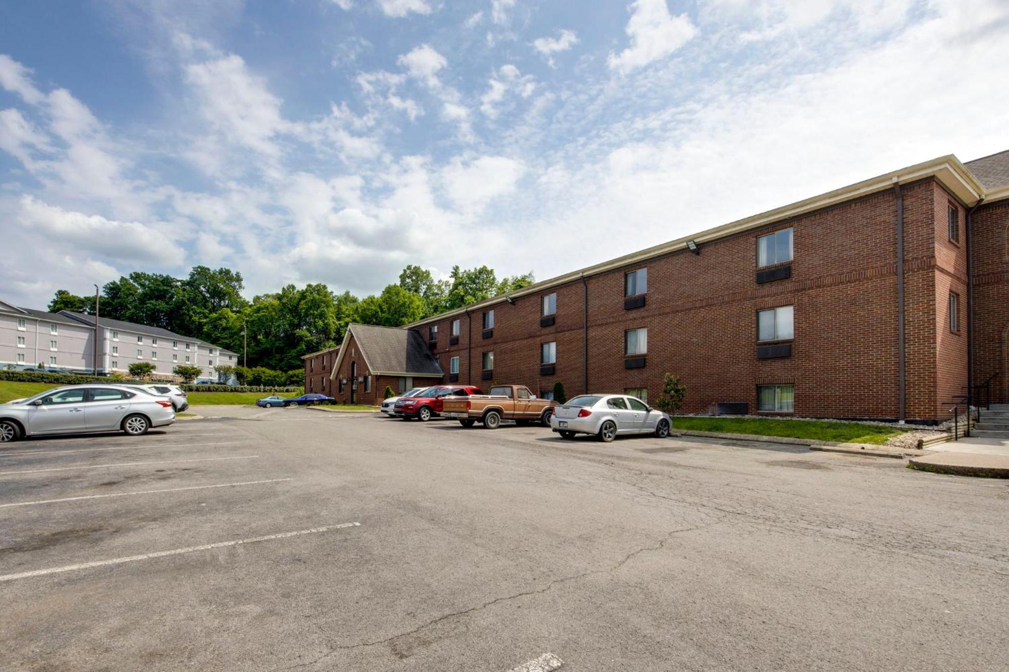 Hotel Homestay Suites